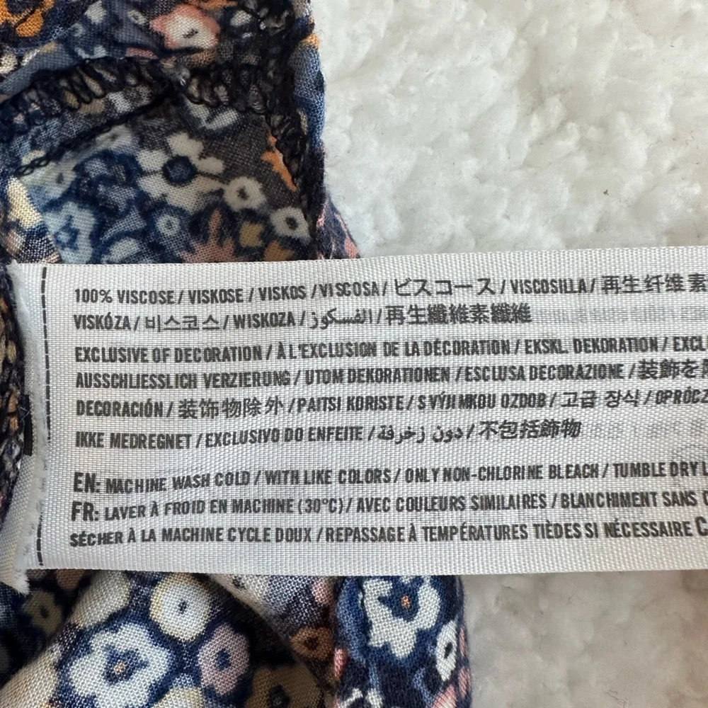 Hollister floral lounge shorts. Women’s size Medium. - Picture 5 of 6